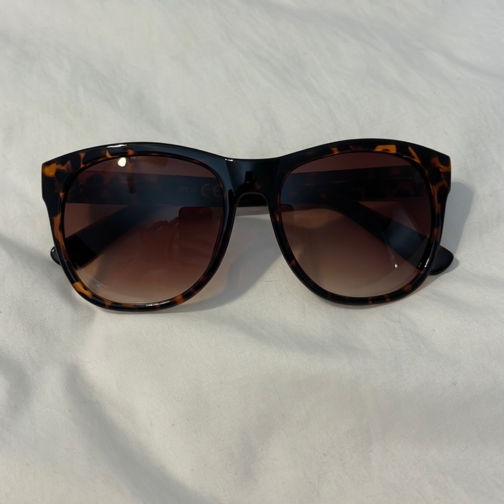 Tortoise Vince Camuto sunglasses